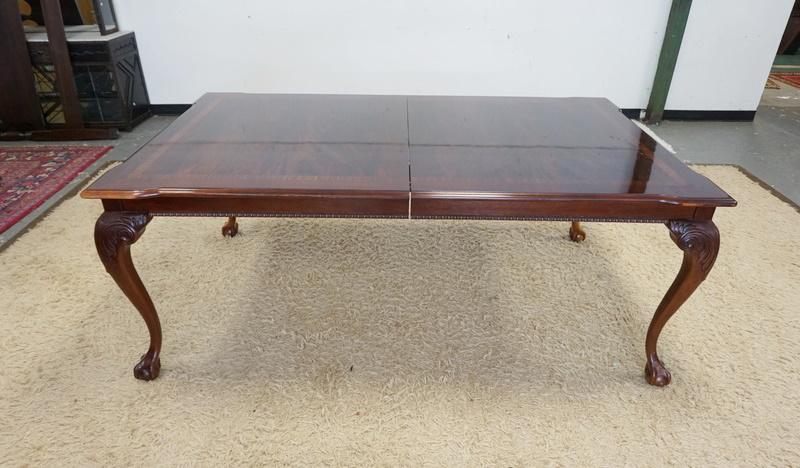 THOMASVILLE DINING ROOM TABLE WITH BANDED TOP (1 of 5)