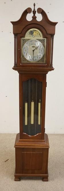 VALLEY FORGE GRANDFATHERS CLOCK (1 of 2)