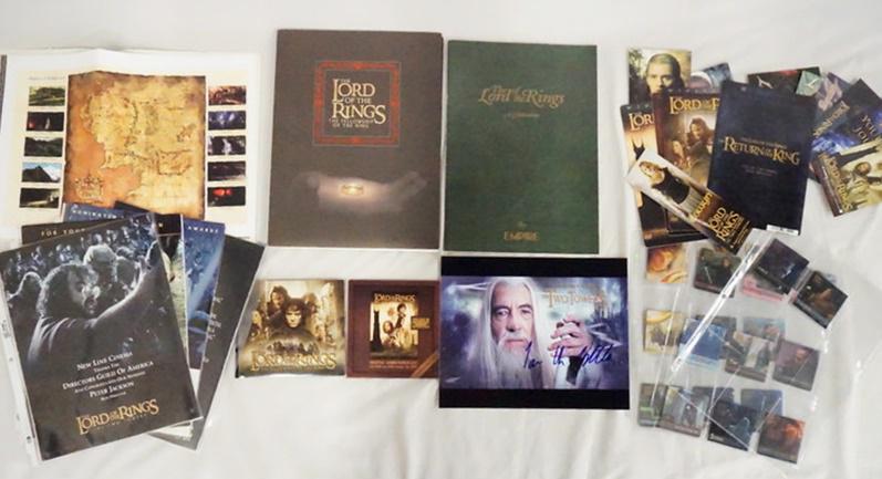 LOT OF LORD OF THE RINGS FILM MEMORABILLIA (1 of 8)
