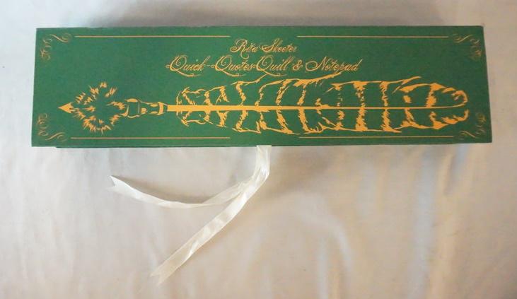HARRY POTTER-RITA SKEETER QUILL & NOTEPAD: THE WIZARDING WORLD OF HARRY POTER UNIVERSAL STUDIOS RITA SKEETER *QUICK QUOTES* QUILL & NOTEPAD.
