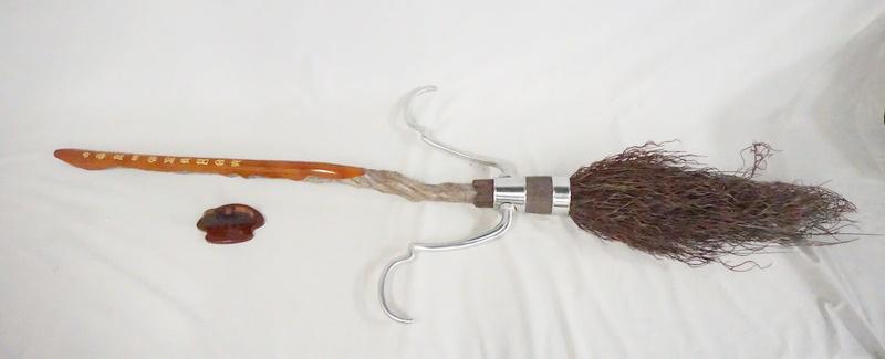 LARGE HARRY POTTER FIREBOLT BROOM REPLICA (1 of 2)