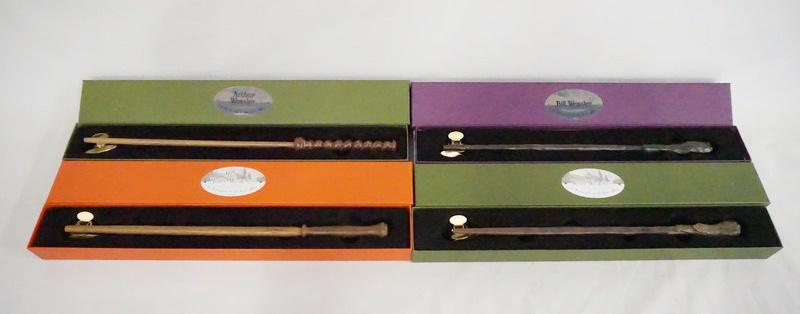4 HARRY POTTER WAND REPLICAS (1 of 5)