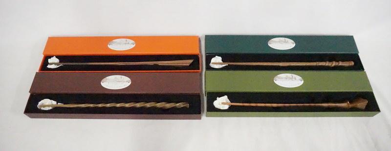 4 HARRY POTTER WAND REPLICAS (1 of 5)