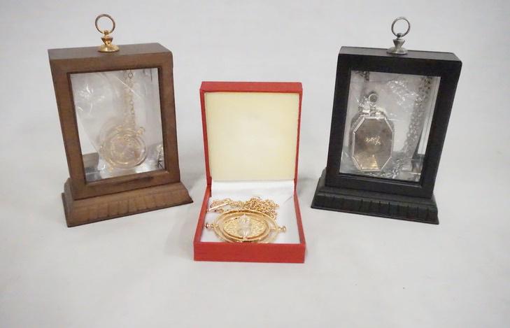 3 HARRY POTTER NECKLACES 2 ARE IN DISPLAYS (1 of 5)