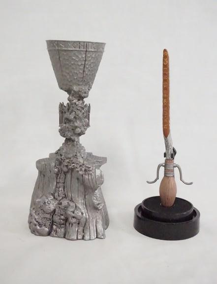 HARRY POTTER GOBLET OF FIRE & FIREBOLT REPLICAS (1 of 4)