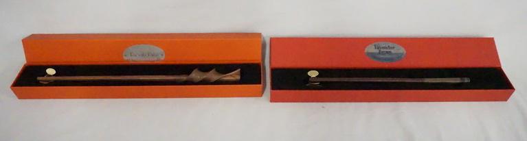 2 THE NOBLE COLLECTION HARRY POTTER WAND REPLICAS (1 of 4)
