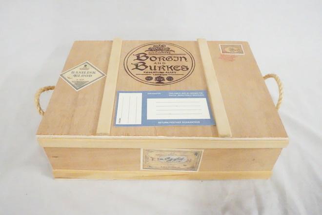 HARRY POTTER BORGJN & BURKES BOX W/ BASILISK BLOOD (1 of 3)