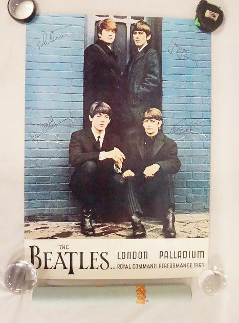 2 THE BEATLES POSTERS (1 of 7)
