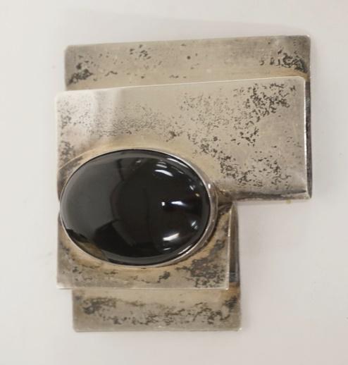 STERLING SILVER BROOCH W/BLACK CABOCHON (1 of 3)