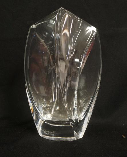 LARGE SIGNED BACCARAT CRYSTAL VASE (1 of 3)