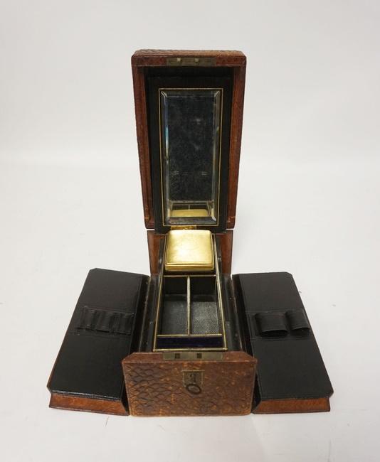 TRAVELING VANITY CASE (1 of 6)