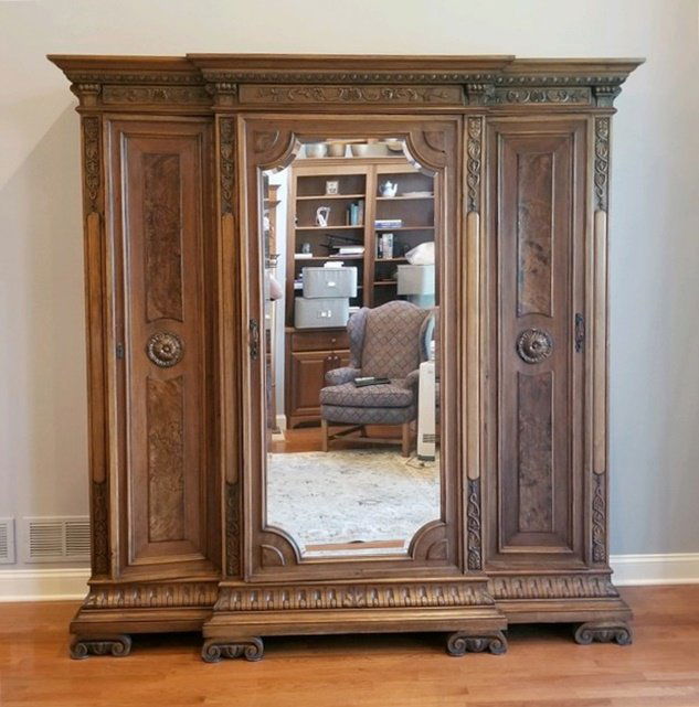 3 DOOR CARVED CONTINENTAL WARDROBE (1 of 9)