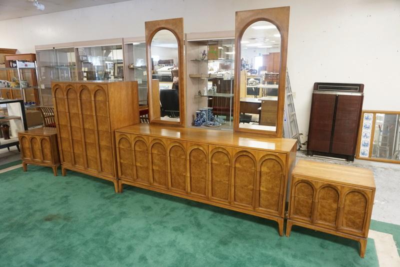 THOMASVILLE MIDCENTURY MODERN BEDROOM SET (1 of 6)