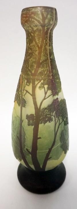 LEGRAS CAMEO ART GLASS VASE (1 of 8)