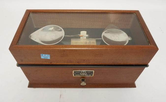 HENRY TROEMNER LABORATORY SCALE (1 of 3)