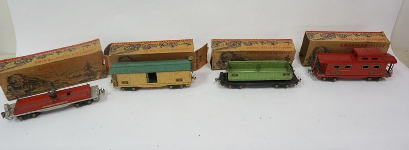 LOT OF 4 AMERICAN FLYER CARS: LOT OF 4 AMERICAN FLYER CARS, SEARCH LIGHT CAR MISSING SEARCH LIGHT