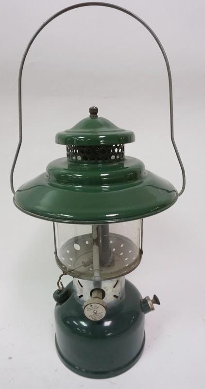 COLEMAN LANTERN MODEL 228E (1 of 4)
