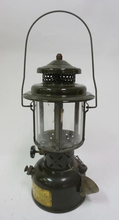 COLEMAN MILITARY LANTERN (1 of 3)