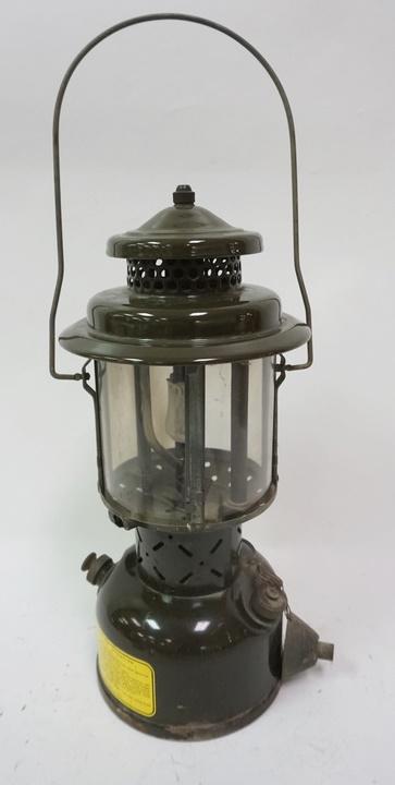 COLEMAN MILITARY LANTERN (1 of 3)