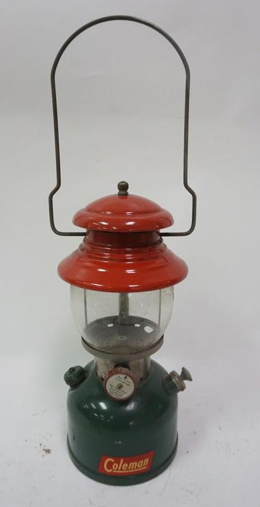 COLEMAN LANTERN MODEL 200A (1 of 2)