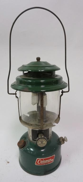 COLEMAN LANTERN MODEL 220H (1 of 3)