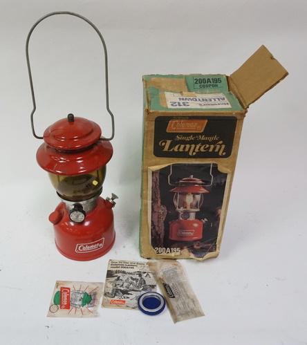 COLEMAN LANTERN MODEL 200A (1 of 3)