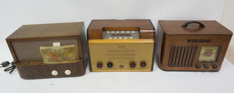 LOT OF 3 WOOD TABLE TOP RADIOS (1 of 3)