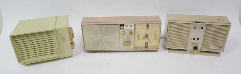 3 PIECE RADIO LOT (1 of 3)