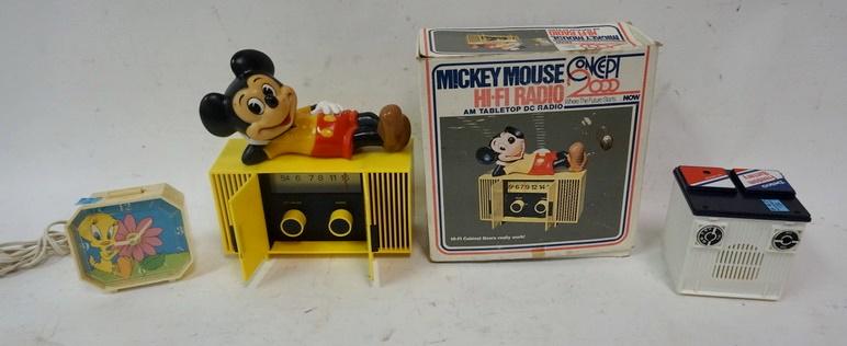 3 PIECE LOT 2 RADIOS & A CLOCK (1 of 3)