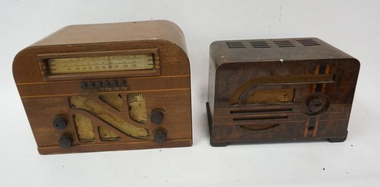 2 WOOD PHILCO TABLE TOP RADIOS (1 of 5)