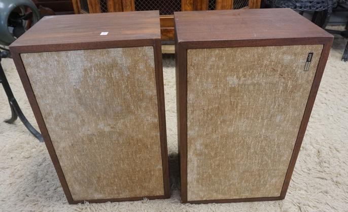 PAIR OF UTAH A90 STEREO SPEAKERS (1 of 3)