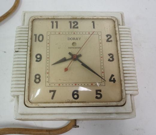 TELECHRON KITCHEN CLOCK: TELECHRON KITCHEN DORAY DEFROSTER CLOCK, 7 1/2 IN X 7 IN X 2 1/2 IN