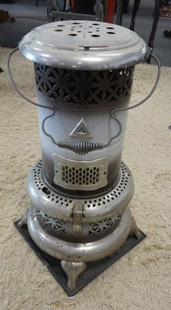 PERFECTION KEROSENE HEATER (1 of 3)