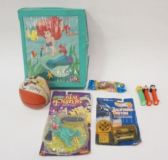 TOY LOT W/PEZ DISPENSERS (1 of 3)