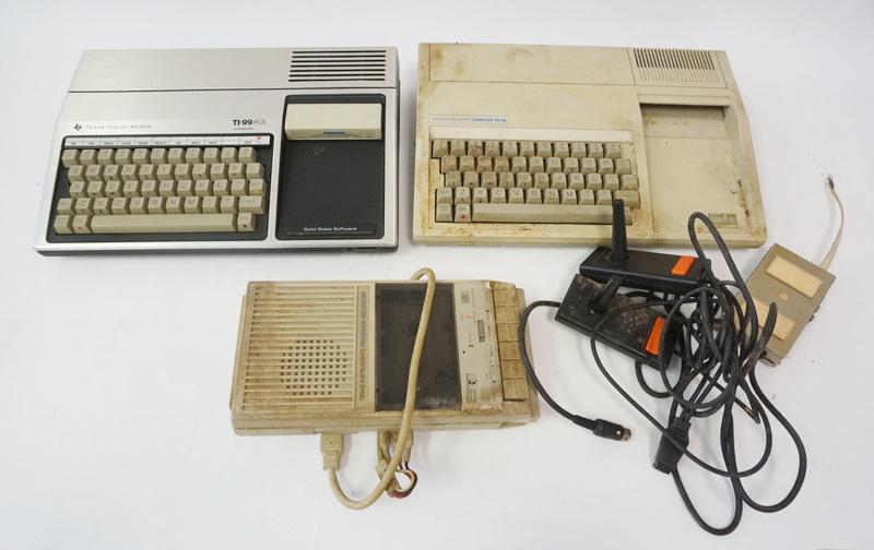2 VINTAGE TEXAS INSRUMENTS COMPUTERS (1 of 2)