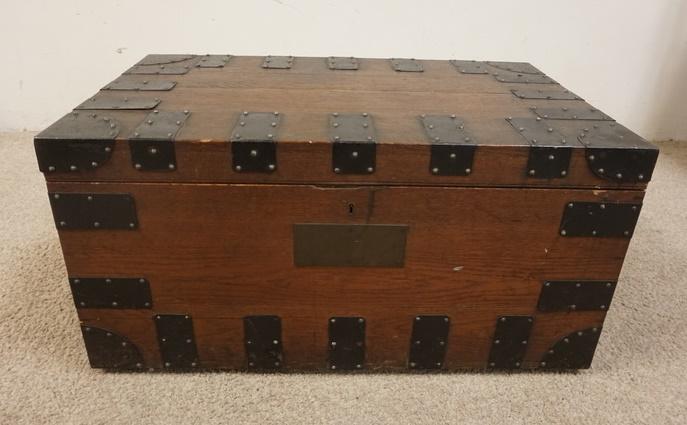 METAL MOUNTED WOODEN TRUNK (1 of 4)