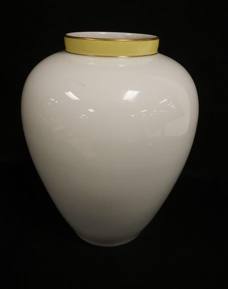 ROSENTHAL *CLASSIC ROSE* LARGE VASE (1 of 2)