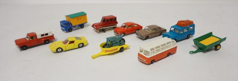10 MATCHBOX CARS & TRUCKS: 10 MATCHBOX CARS & TRUCKS