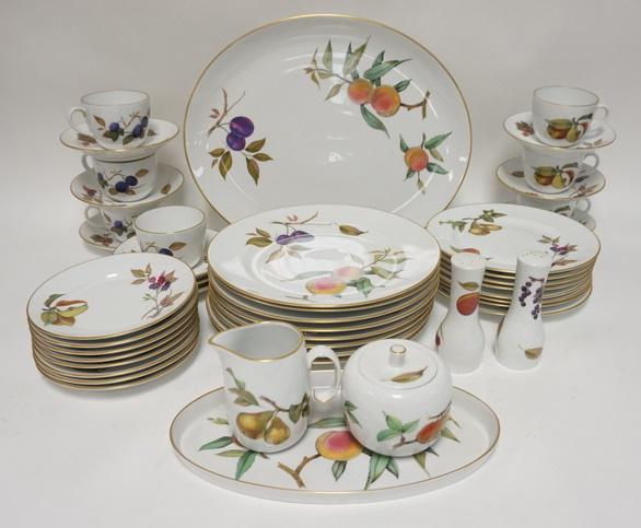 45 PIECE ROYAL WORCESTER EVESHAM DINNERWARE (1 of 3)