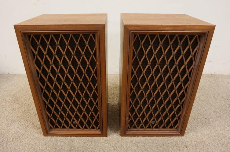PAIR OF PIONEER CS-44 BOOKSHELF SPEAKERS (1 of 3)