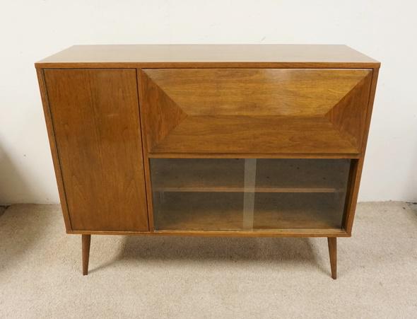 MIDCENTURY MODERN BAR (1 of 4)