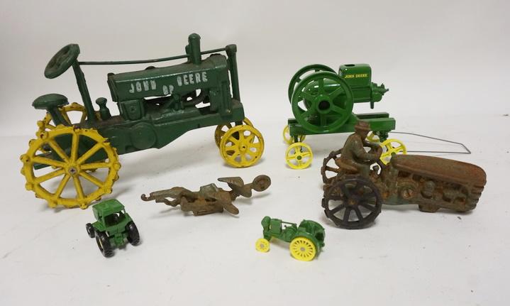 CAST METAL JOHN DEERE TOY TRACTORS & RELATED (1 of 4)