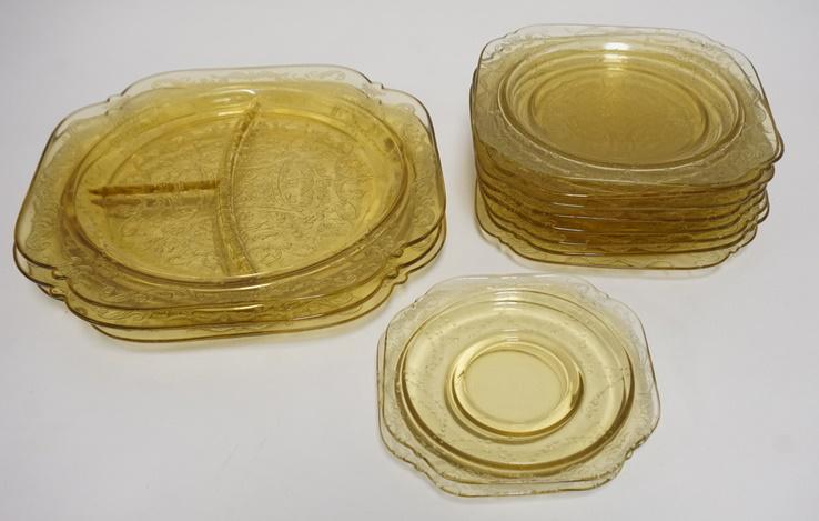 13 PIECE AMBER MADRID DEPRESSION GLASS: 13 PIECE AMBER MADRID DEPRESSION GLASS, INCLUDES 3 10 3/8 IN GRILL PLATES