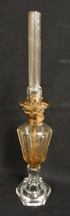 ANTIQUE KEROSENE LAMP: ANTIQUE KEROSENE LAMP W/CUT DESIGN, 18 1/4 IN HIGH