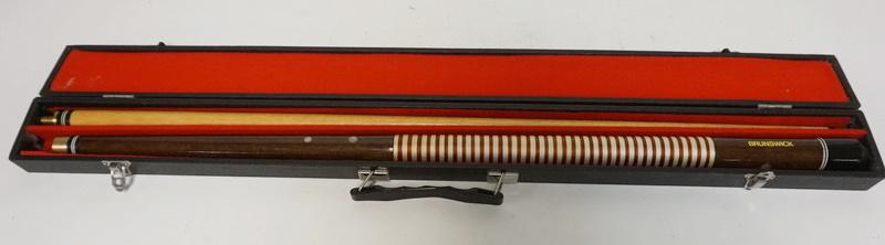 BRUNSWICK POOL CUE & CASE (1 of 2)