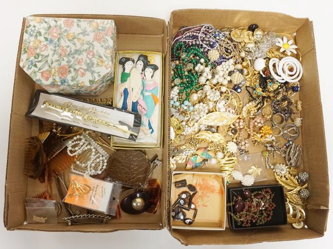 LARGE LOT OF COSTUME JEWELRY & MISC ITEMS (1 of 3)