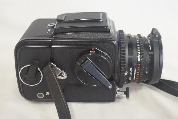 HASSELBAD 500 G/M W/ CARL ZEISS LENS (1 of 8)