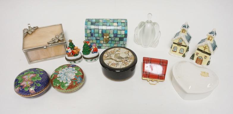 LOT OF TRINKET BOXES (1 of 4)