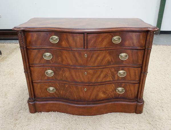 BROYHILL 5 DRAWER CHEST (1 of 3)