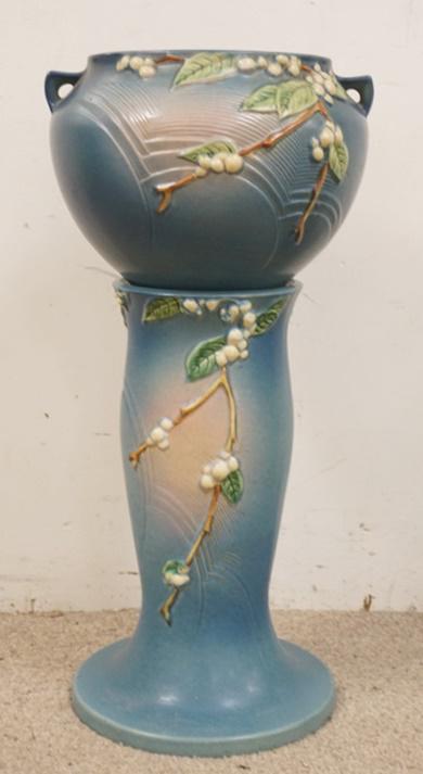 ROSEVILLE BLUE SNOWBERRY POT & PEDESTAL (1 of 4)